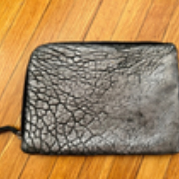 NWOT Eileen Fisher Metallic Black Bronze Leather iPad Mini Zip Case - Picture 2 of 5